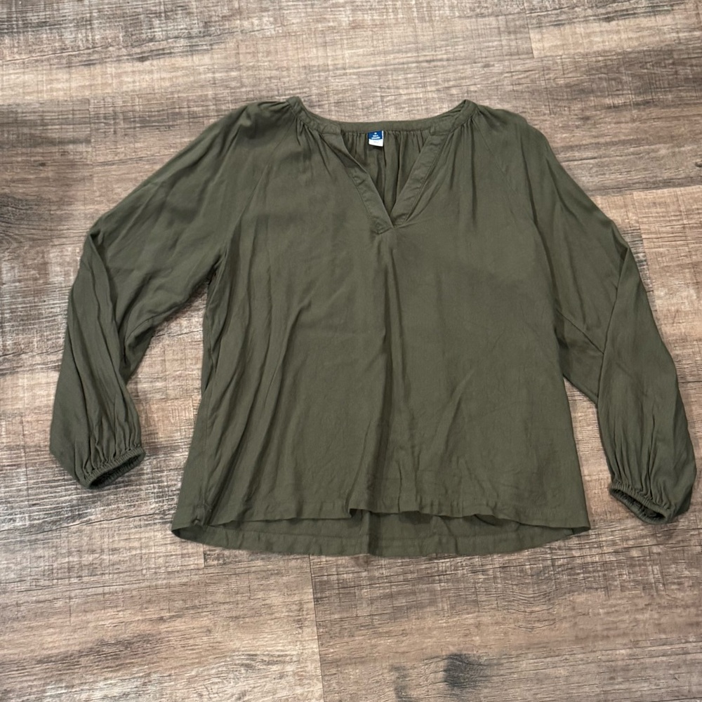 Old Navy V-Neck Flowy Long Sleeve Top